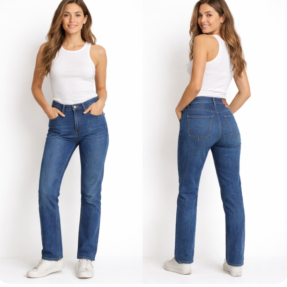 Levi’s Women’s Size 6 Straight Leg Jeans Medium Wash Classic Denim EUC
